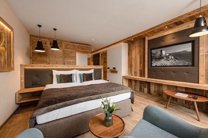 Room 9 of 65