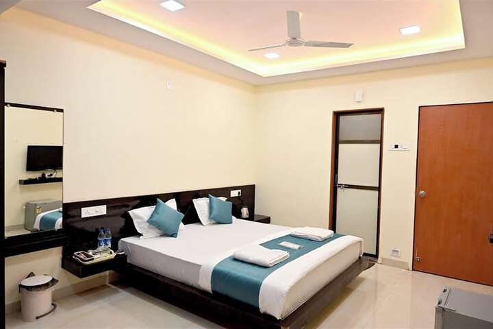 Room 18 of 33
