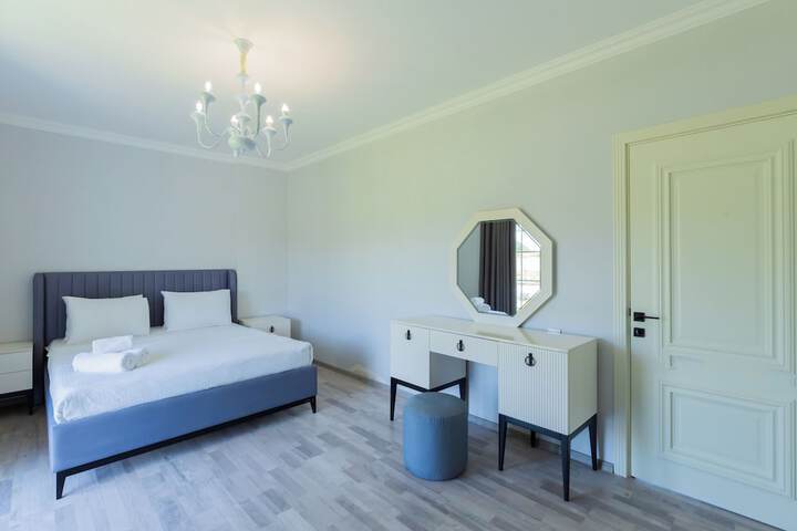 Room 17 of 81
