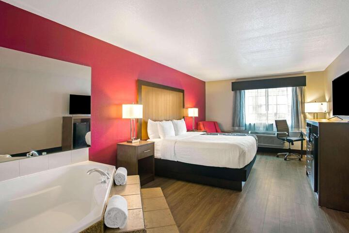 1 King Bed (6 of 9)