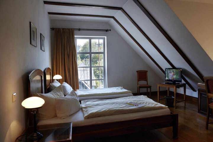 Room 16 of 32