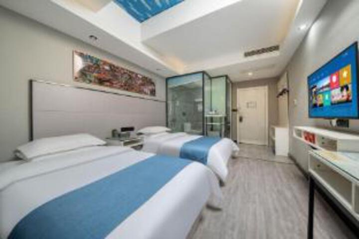 Room 6 of 7