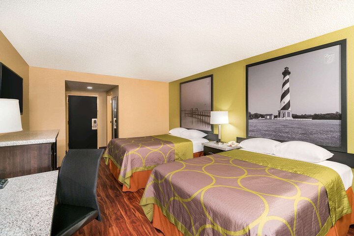2 Double Beds (4 of 7)