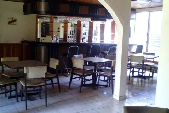 Lounge 6 of 11