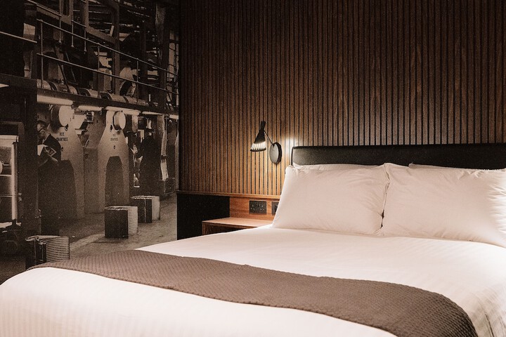 Room 17 of 93