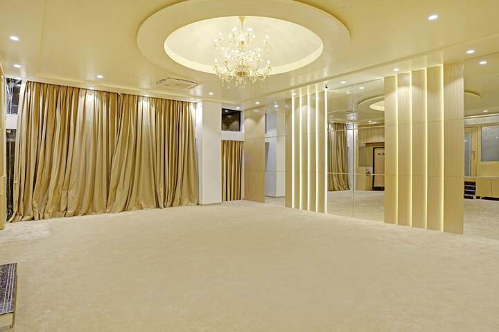 Ballroom/Hall 45 of 53