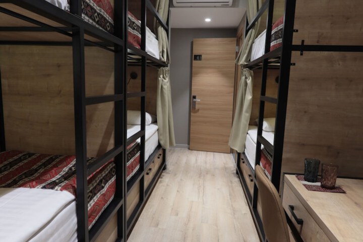 Room 13 of 61