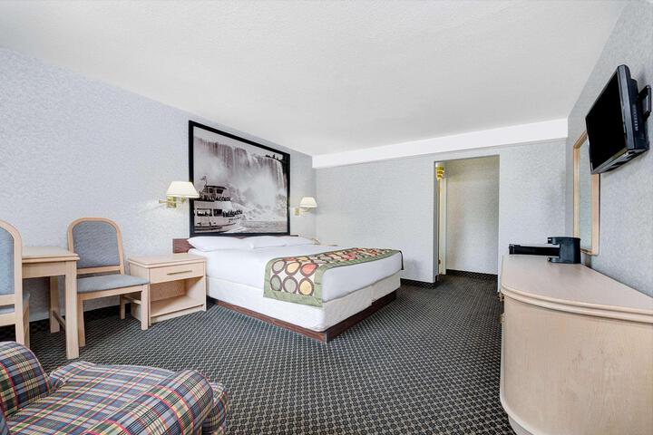 1 King Bed (1 of 12)