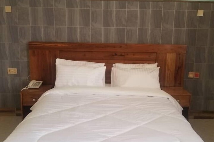 Room 2 of 8