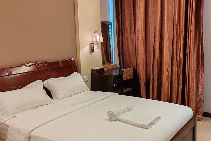 Room 3 of 7