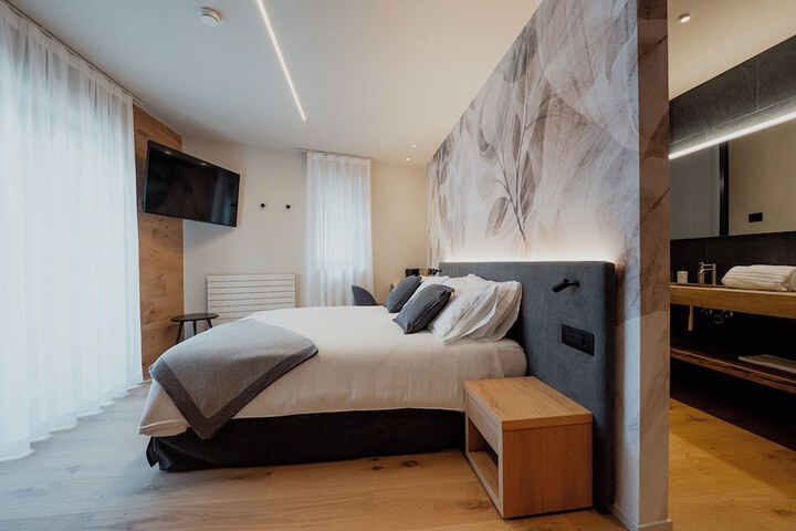 Room 3 of 57