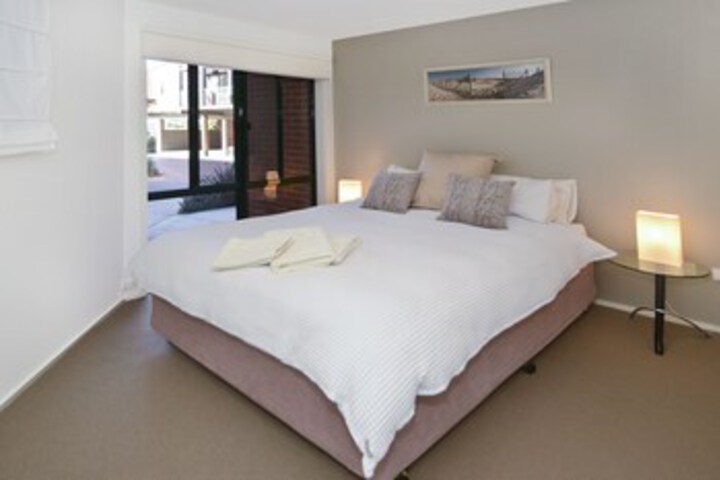 Room 9 of 18