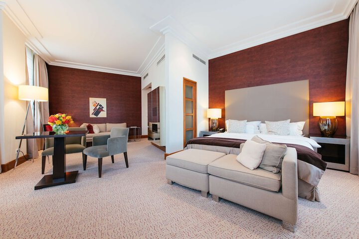 Room 21 of 84