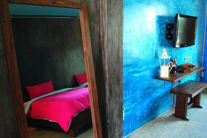 Room 8 of 47
