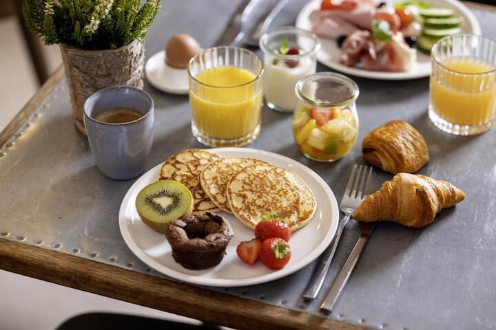 Breakfast/Coffee Service 70 of 108