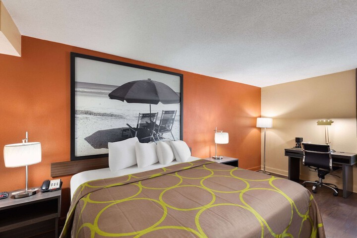 1 King Bed (5 of 14)