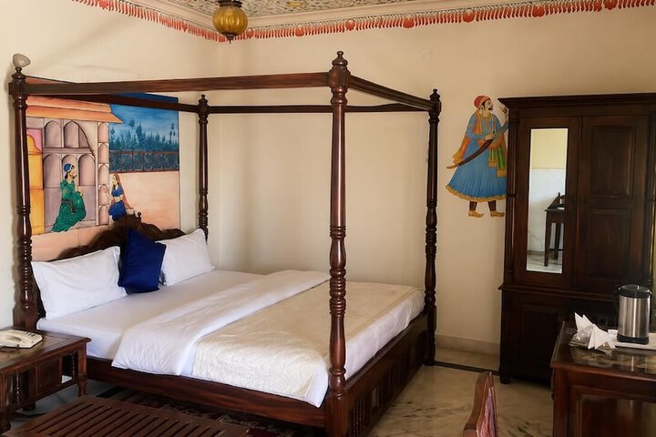 Room 9 of 46