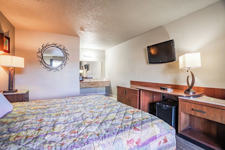 1 King Bed (6 of 17)