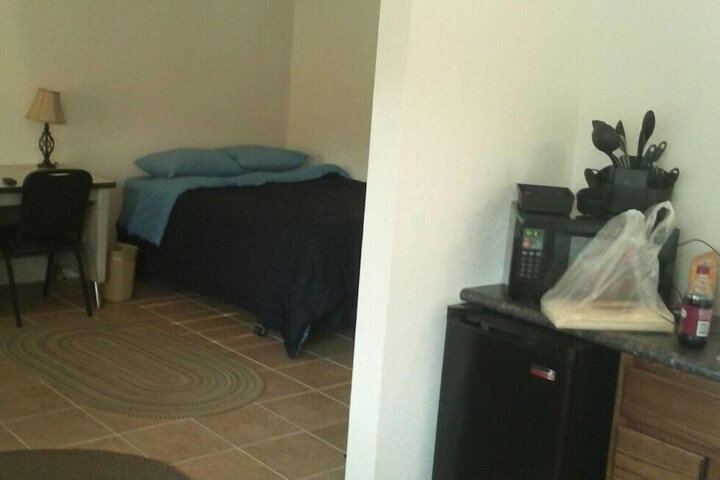 Room 6 of 12