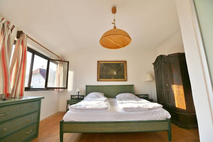 Room 7 of 86