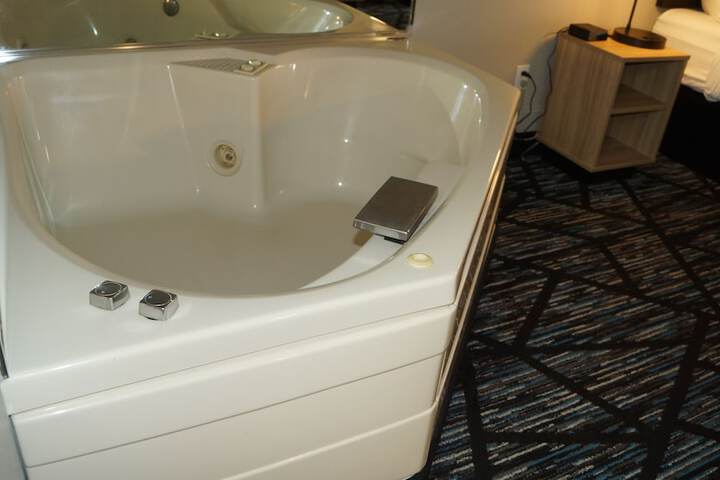 Private spa tub