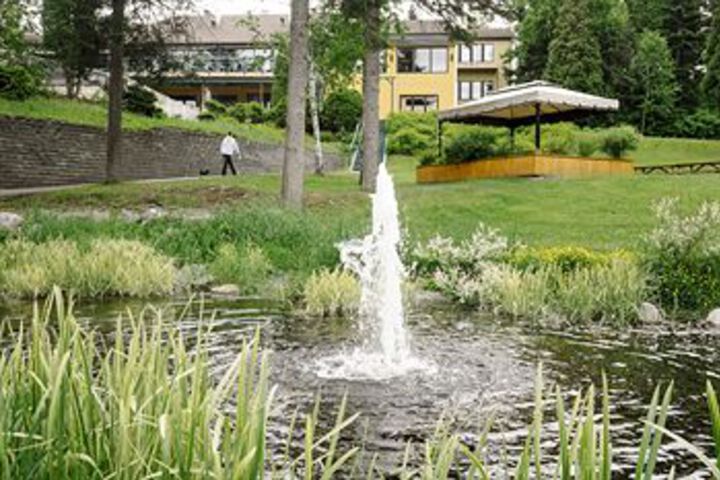 Hotel Exterior 10 of 42