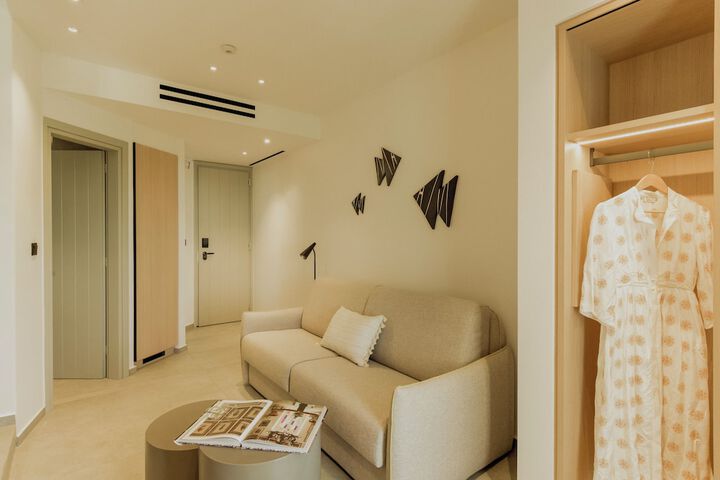 Room 44 of 80