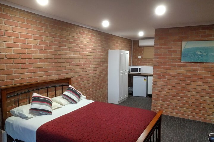 Room 7 of 74
