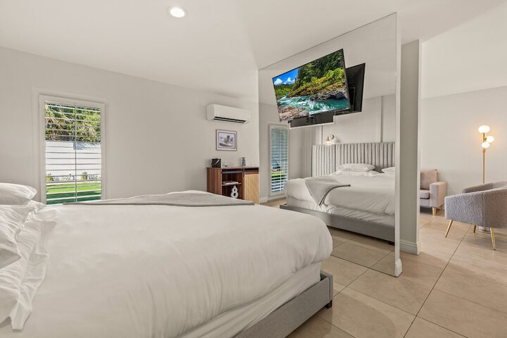 Room 25 of 77