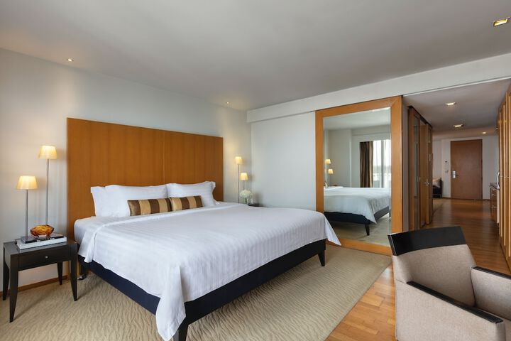 Room 33 of 220