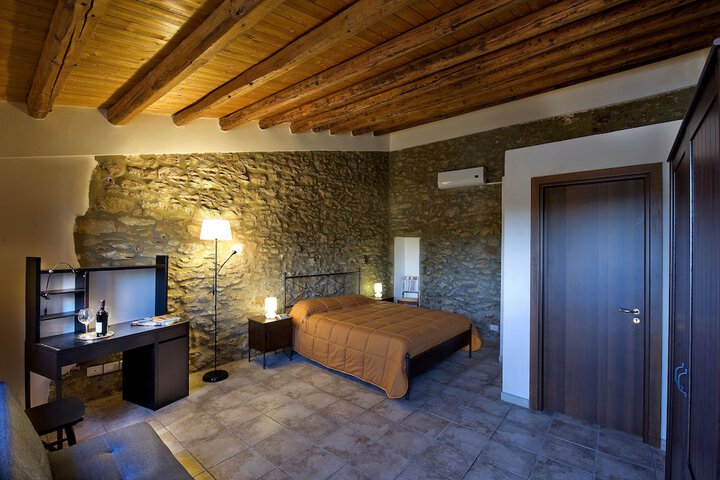 Room 2 of 53