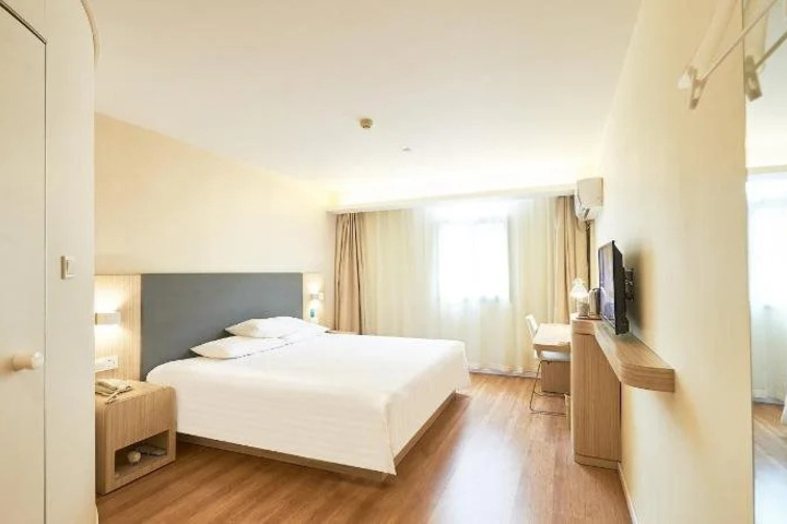 Room 4 of 19