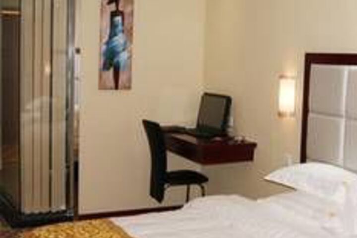 Room 62 of 83