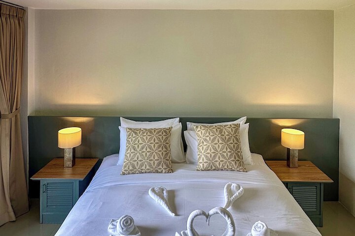 Room 5 of 32
