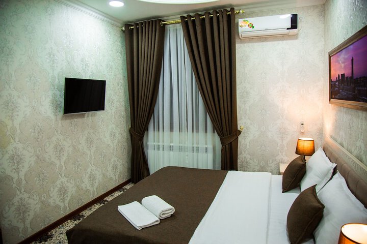 Room 8 of 17