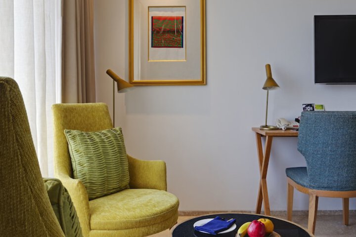 Room 12 of 86
