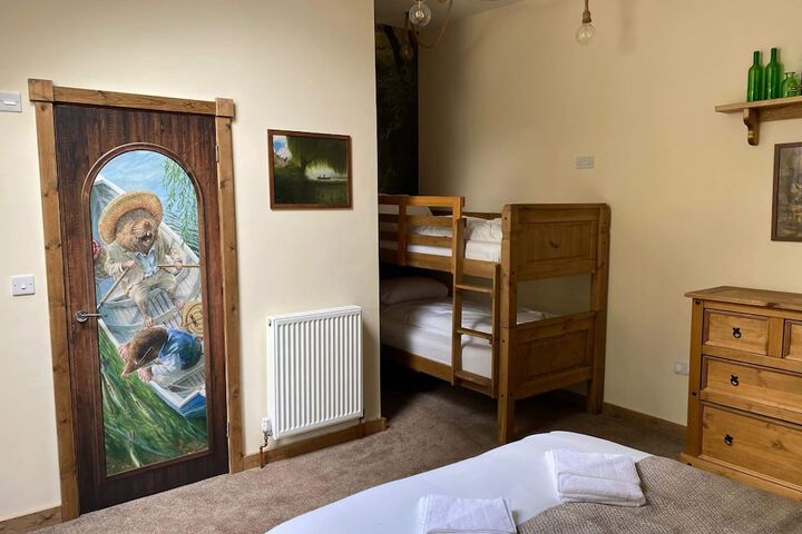 Room 34 of 83
