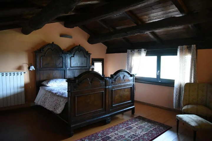 Room 4 of 18