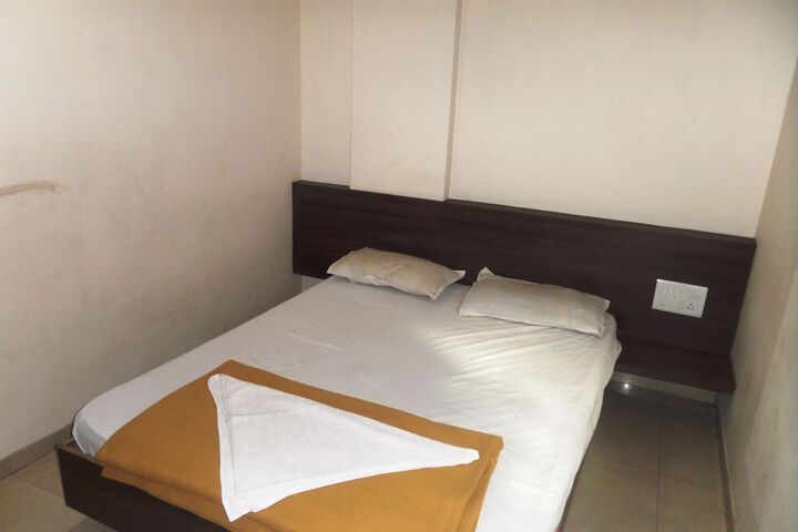 Room 4 of 18