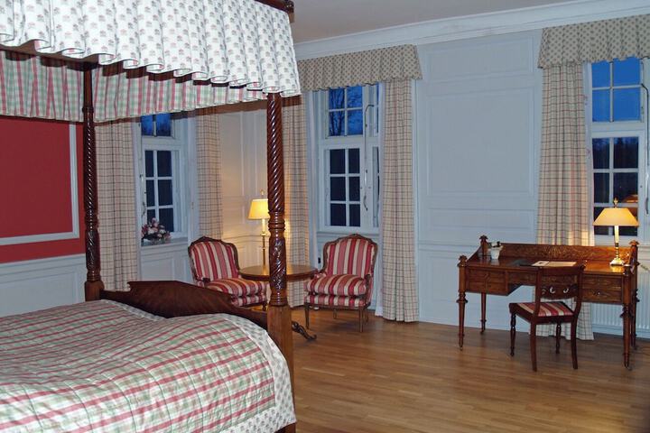 Room 16 of 80