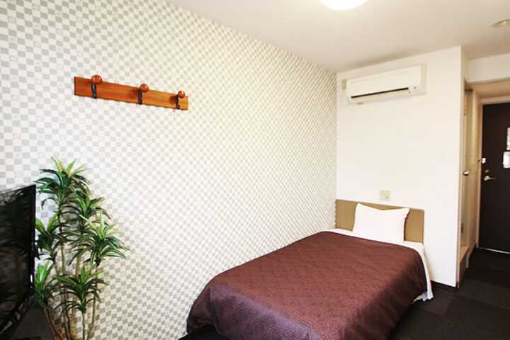 Room 9 of 25