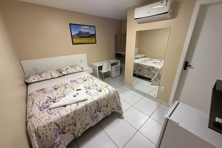 Room 28 of 76