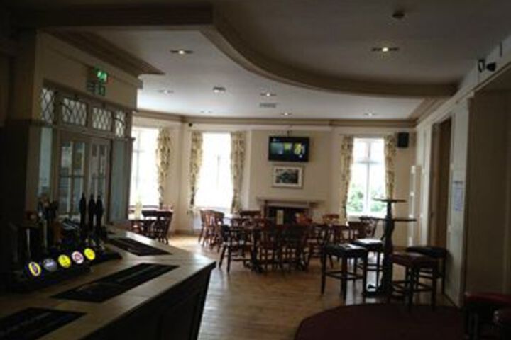 Lounge 16 of 24