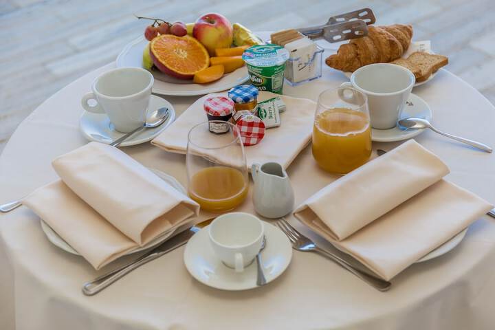 Breakfast/Coffee Service 15 of 26