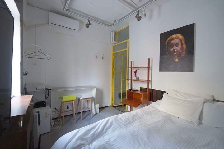 Room 26 of 43