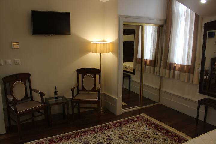 Room 13 of 29