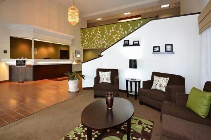 Lobby lounge