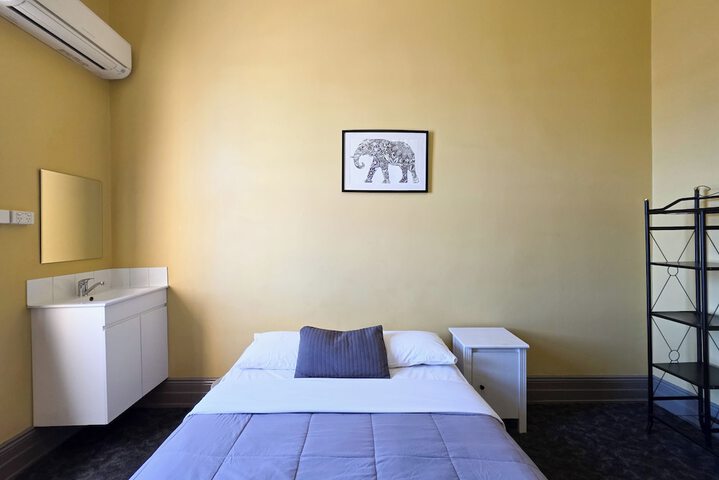 Room 2 of 28