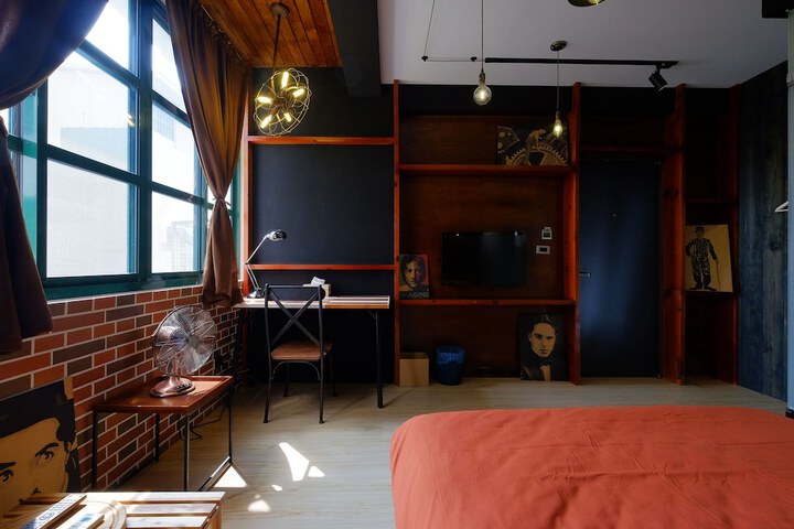 Room 66 of 95