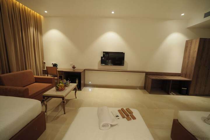 Room 36 of 102